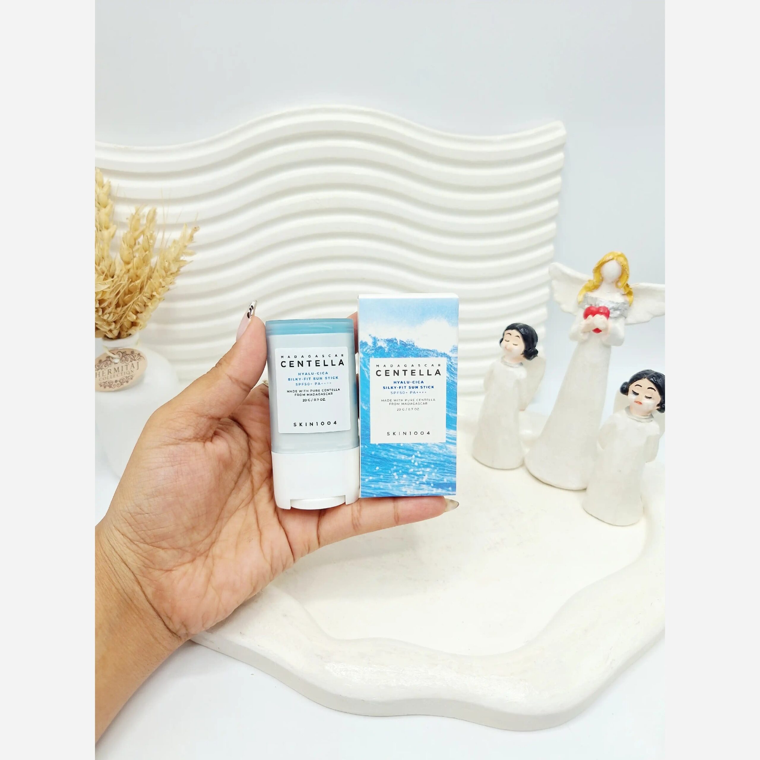 ضد آفتاب استیکی سنتلا اصل کره برند اسکین 1004 با SPF50 مدل Hyalu Cica Silky - Image 4