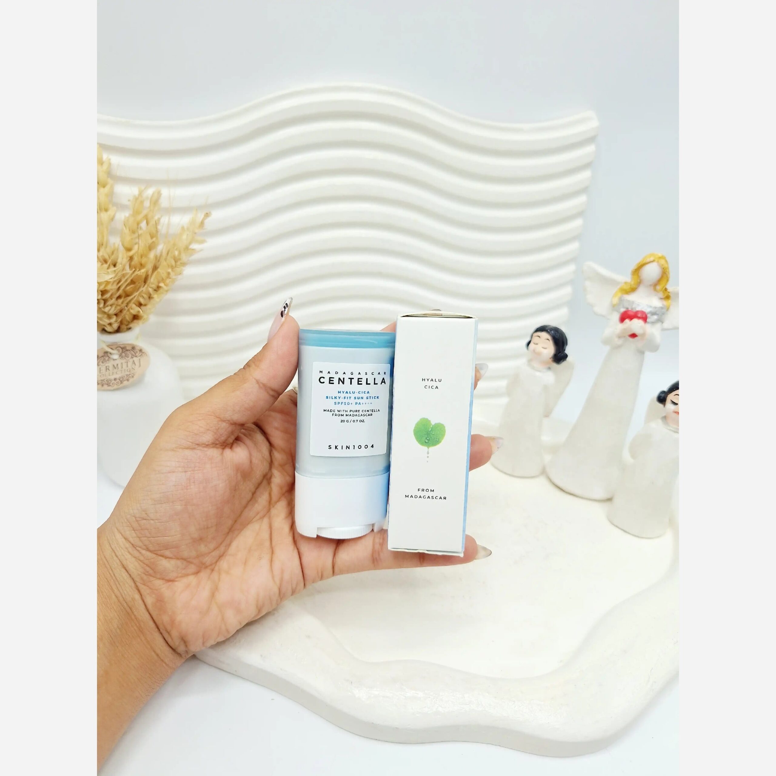 ضد آفتاب استیکی سنتلا اصل کره برند اسکین 1004 با SPF50 مدل Hyalu Cica Silky - Image 3