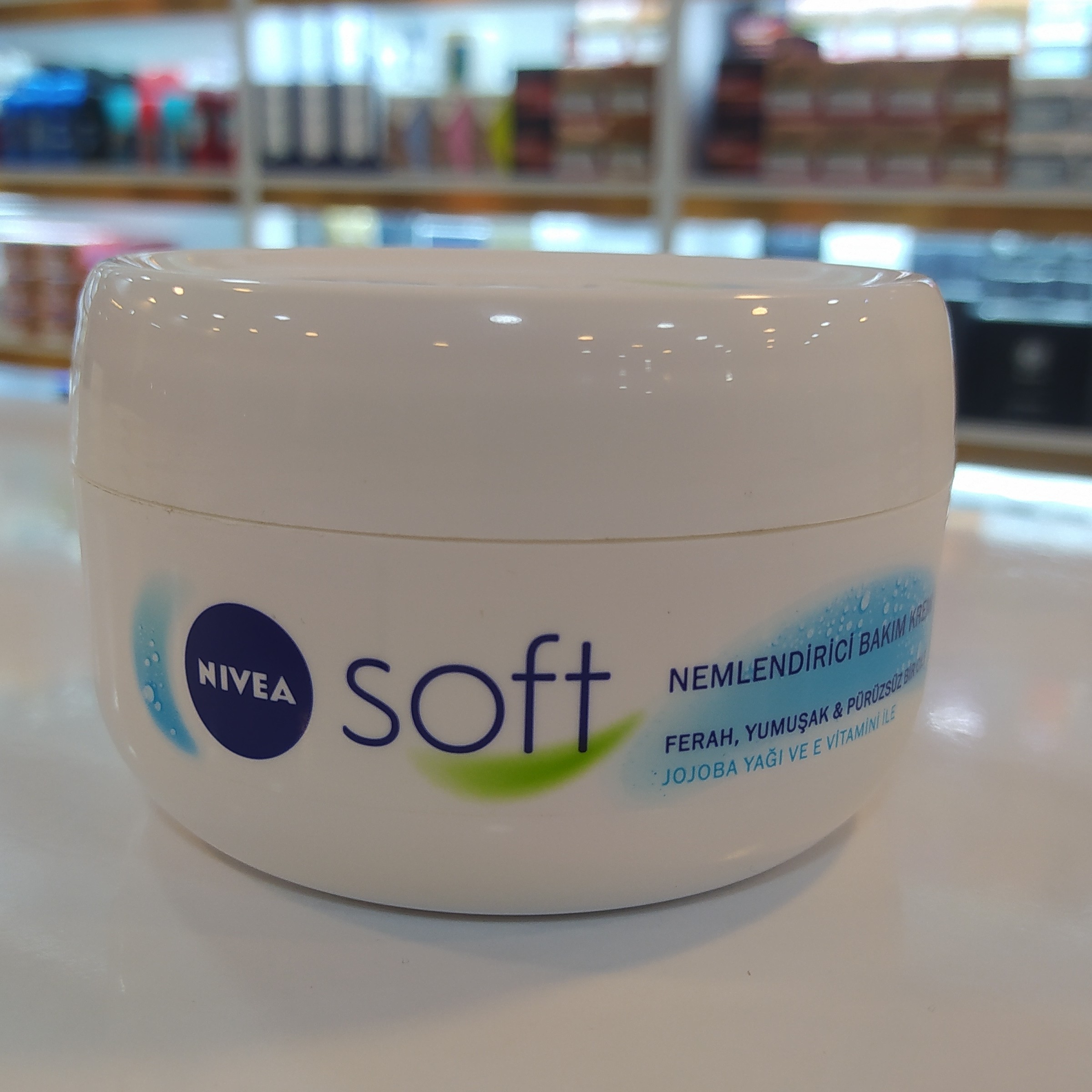 کرم مرطوب کننده نیوا سافت Nivea soft آلماین 300 میل - Image 2