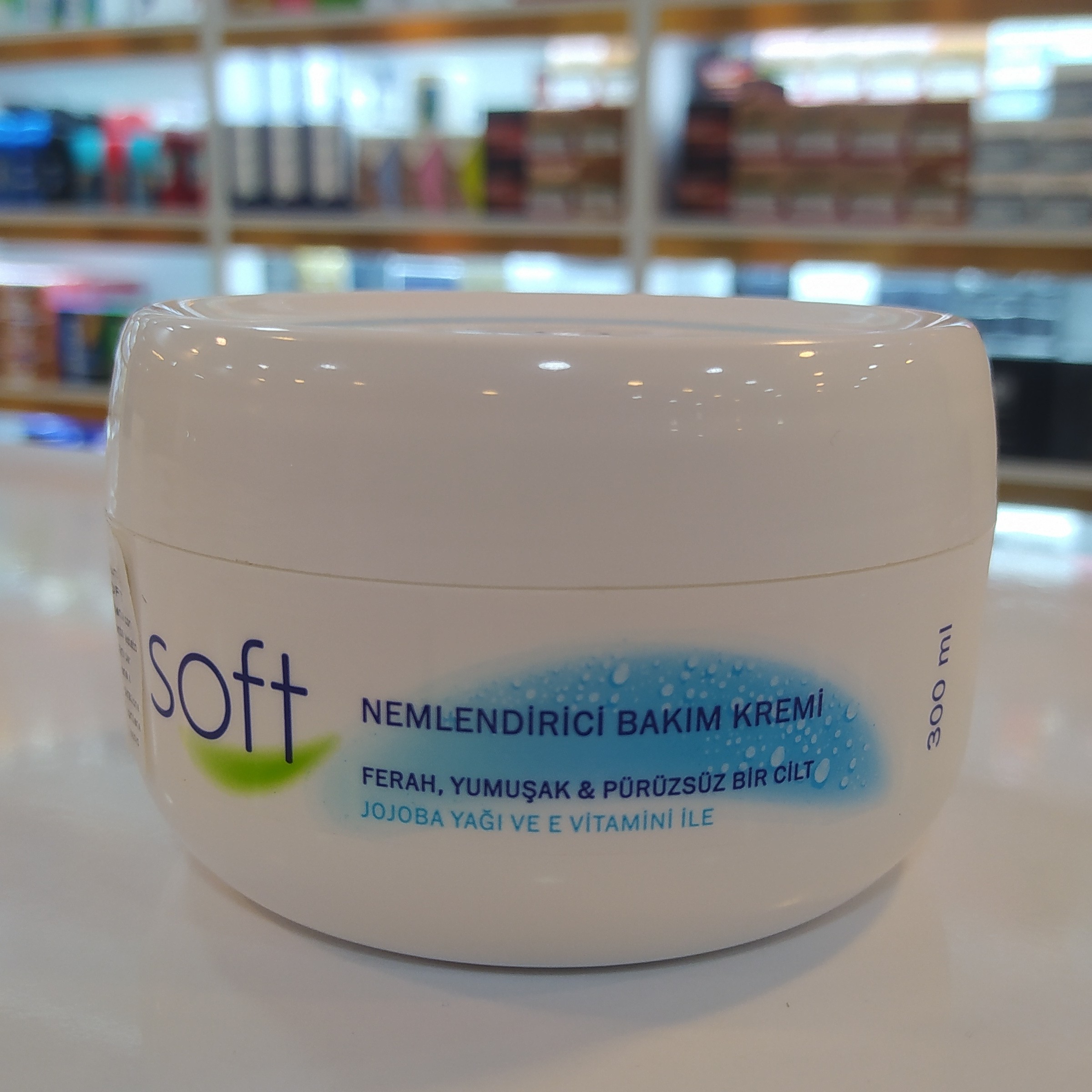 کرم مرطوب کننده نیوا سافت Nivea soft آلماین 300 میل - Image 3
