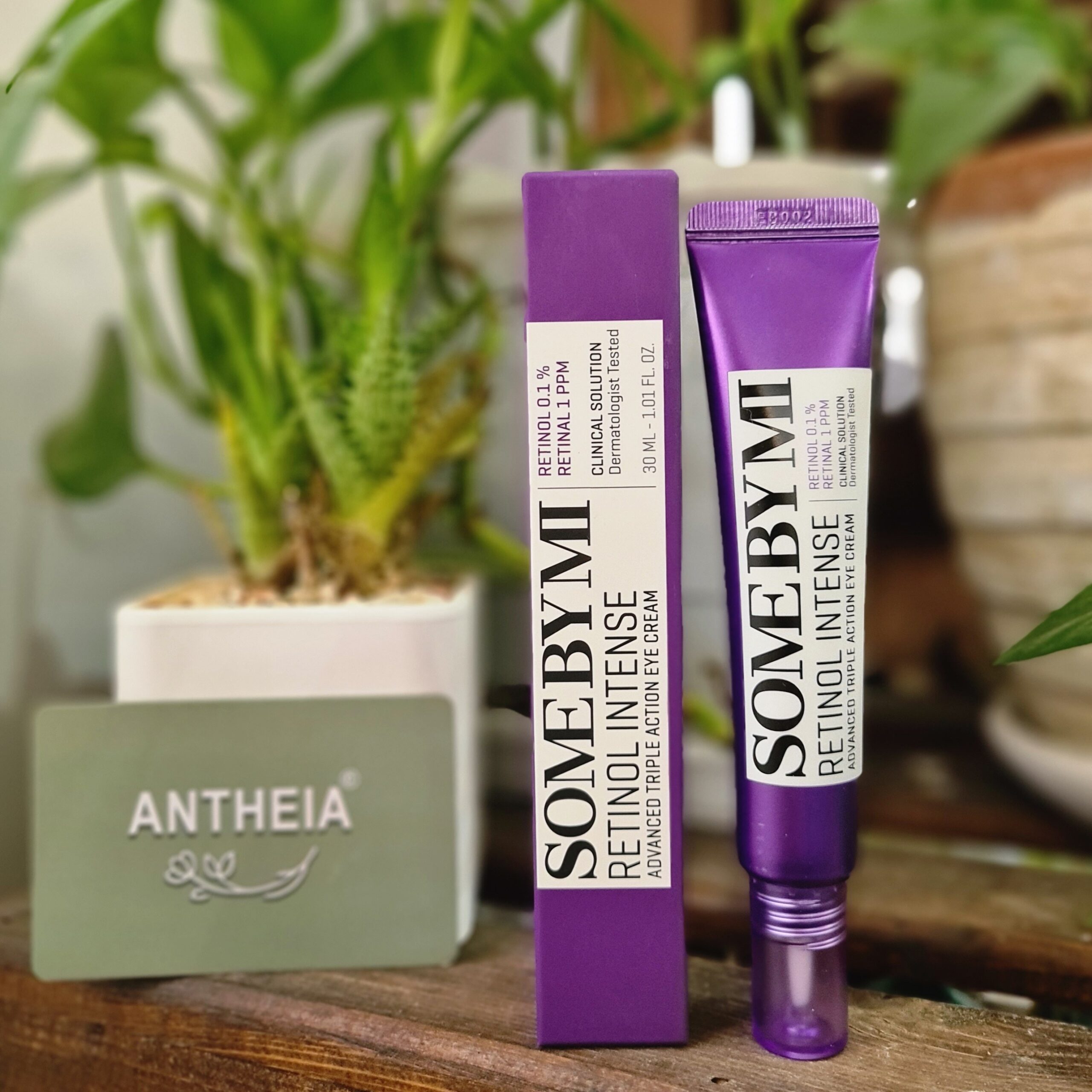 کرم دور چشم رتینول سام بای می با تیوب بنفش و نوشته Retinol Intense