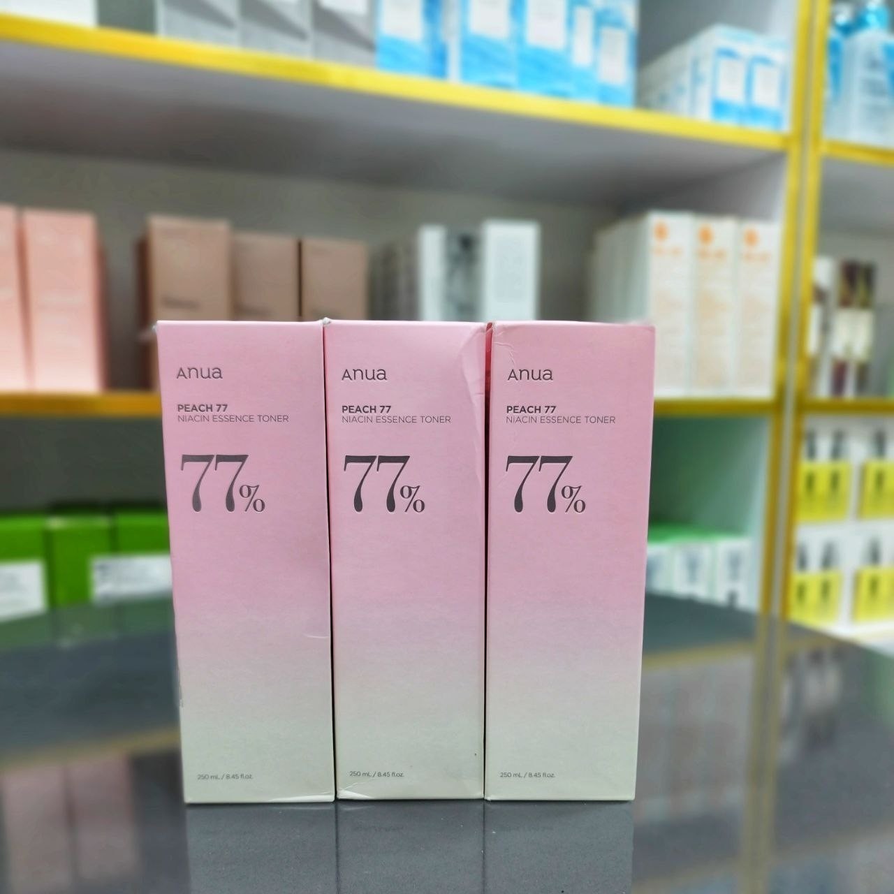 تونر اسنس هلو نیاسینامید آنوا Peach 77 Niacin Essence Toner در بطری صورتی