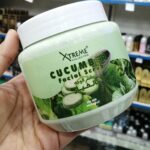 اسکراب کرمی اکستریم خیار با ظاهر شیشه‌ای/بطری و بافت اسکراب، مناسب پاکسازی و لایه‌برداری بدن