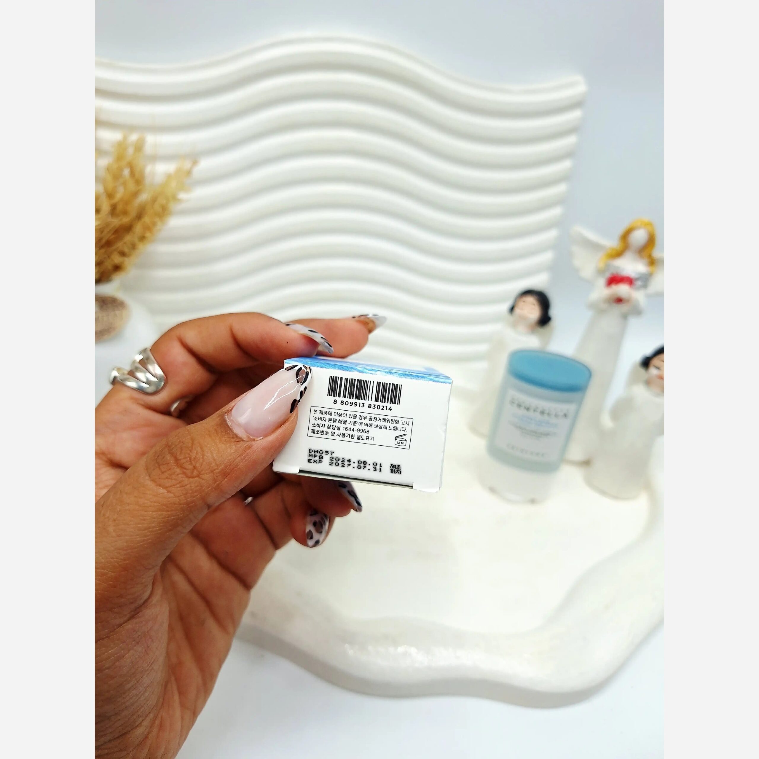 ضد آفتاب استیکی سنتلا اصل کره برند اسکین 1004 با SPF50 مدل Hyalu Cica Silky - Image 5